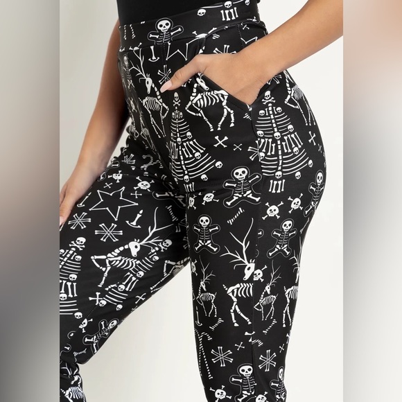 Blackmilk “JINGLE BONES CUFFED PANTS” Size Medium M NWT Xmas Holidays Creepmas - Picture 4 of 14